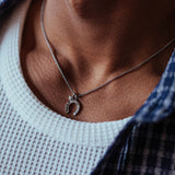 Collar Medgar, plateado
