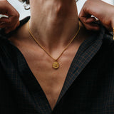 Collar Saint, dorado