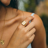 Anillo Miro, dorado