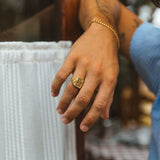 Anillo Miro, dorado
