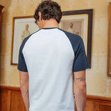 Camiseta raglán Brando, blanca y azul marino