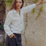 Camisa Nika, a rayas blancas